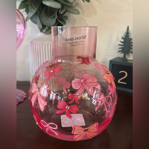 New Pink Cupcakes and Cashmere Valentines Glass Vase with Hand Painted Bows - Picture 2 of 4